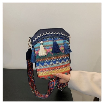 Okay mini bucket torbica za žene sa širokom naramenicom, etnički privjesak, od sintetičke kože