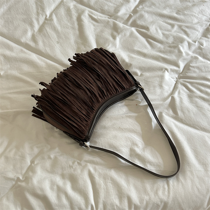 Ženska velurova torbica s resicama, crossbody torba, zima 2025, jednobojna, minimalistički dizajn