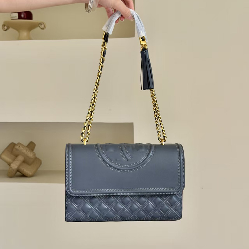 Ženska torba od prave kože s prešivanjem i resicama, crossbody, mala kvadratna torba