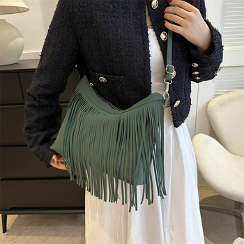 Ženska torbica s resicama, korejskog stila, velika kapaciteta, proljeće 2026, minimalistički dizajn za rame ili crossbody.