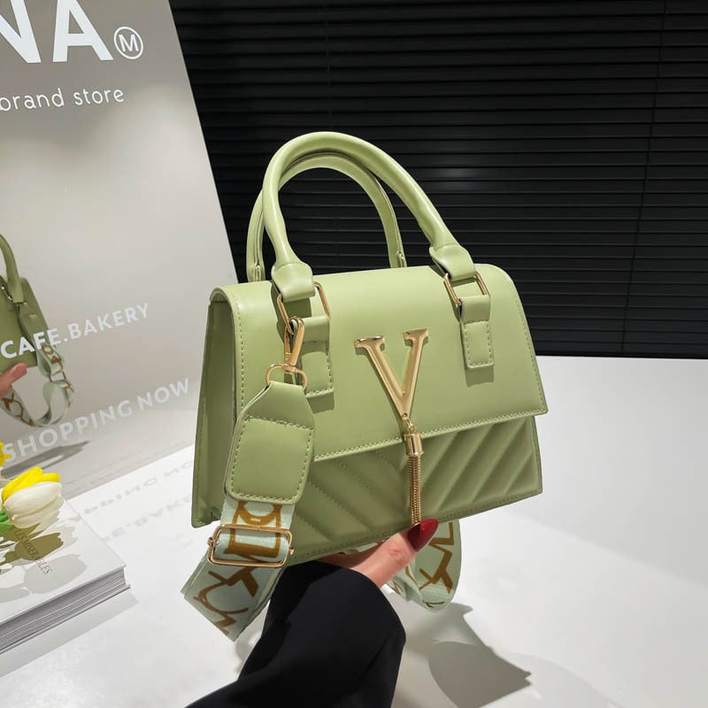 Ženska mala crossbody torbica u francuskom stilu, teksturirana jednofarbna torbica s pomponom, PU