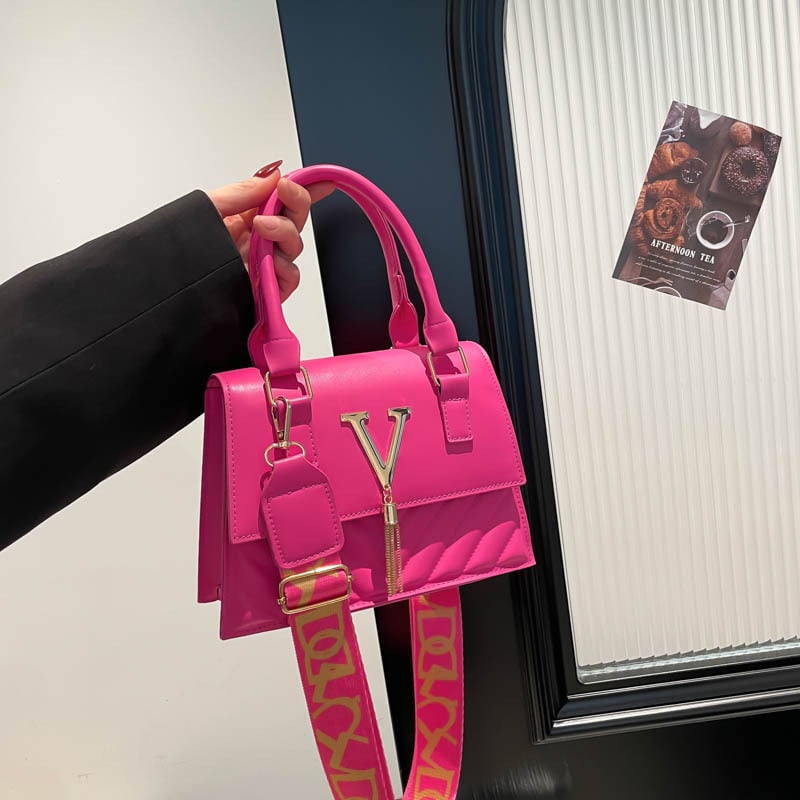 Ženska mala crossbody torbica u francuskom stilu, teksturirana jednofarbna torbica s pomponom, PU