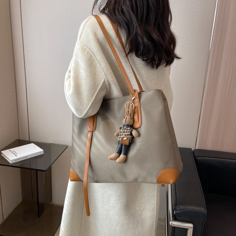 Ženska nylon torba Tote, velika zapremina, gradski minimalistički dizajn, torba za ramena, svestrana za svakodnevnu upotrebu