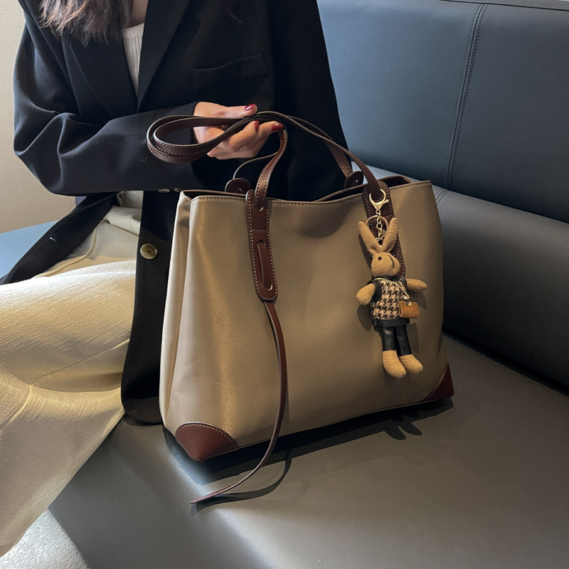 Ženska nylon torba Tote, velika zapremina, gradski minimalistički dizajn, torba za ramena, svestrana za svakodnevnu upotrebu