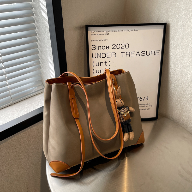 Ženska nylon torba Tote, velika zapremina, gradski minimalistički dizajn, torba za ramena, svestrana za svakodnevnu upotrebu