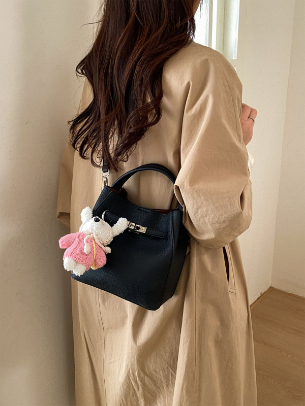 Ženska bucket torba u korejskom stilu s lychee uzorkom, za svakodnevnu uporabu, s jednom naramenicom i crossbody, moderan i minimalistički dizajn, model 2026