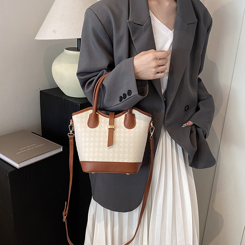 Ženska torbica tipa kanta s blokovima boja, corduroy materijal, ljetni model 2025, svestrana crossbody torba
