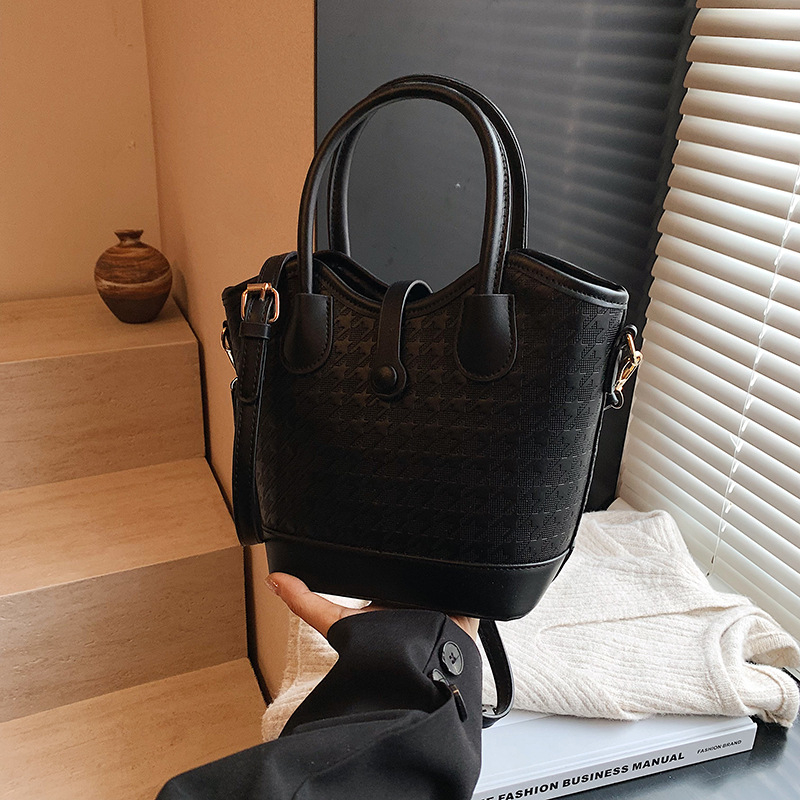 Ženska torbica tipa kanta s blokovima boja, corduroy materijal, ljetni model 2025, svestrana crossbody torba