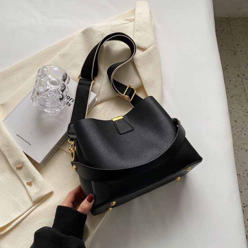 Ženska bucket torba, proljeće 2025 — jednostavna, moderna, crossbody za svakodnevnu upotrebu