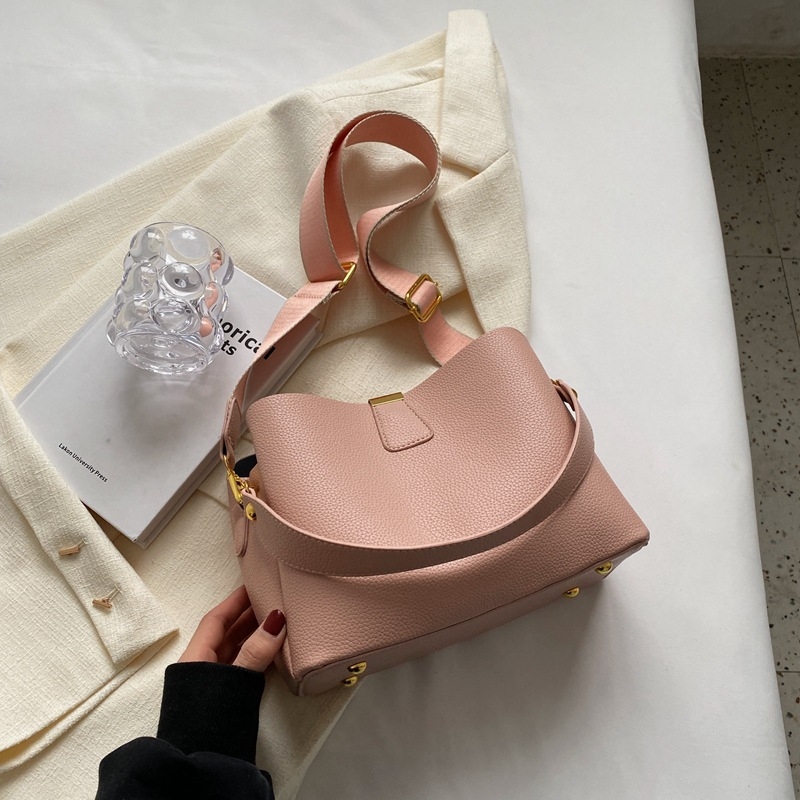 Ženska bucket torba, proljeće 2025 — jednostavna, moderna, crossbody za svakodnevnu upotrebu
