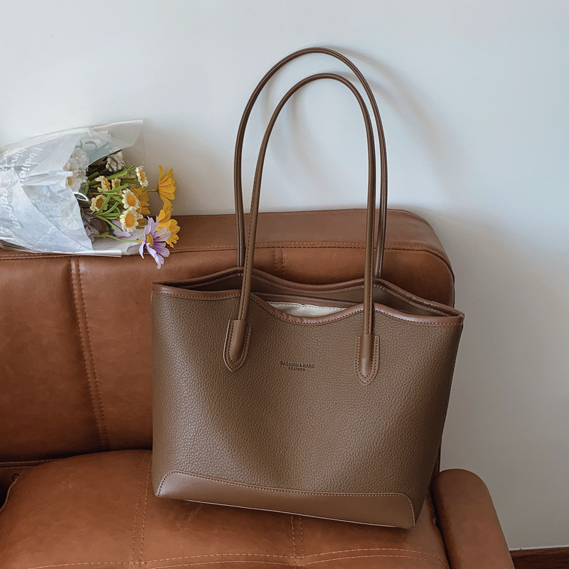 PU tote torba srednje veličine s teksturiranom površinom, crossbody u bucket stilu, kontrastne boje