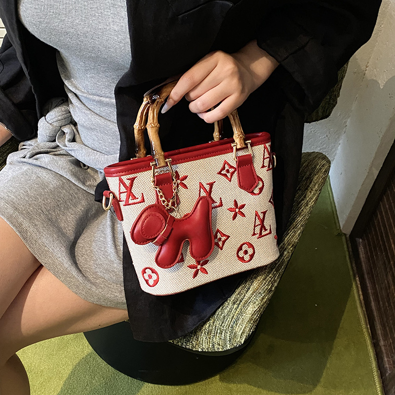 Potiskana crossbody bucket torba s bambuskom ručkom, mala, gradski stil