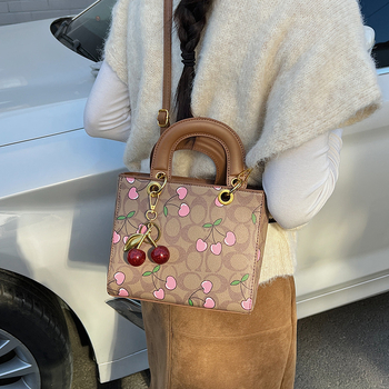 2026 Nova ženska Cherry torba s ručkom i crossbody, velika kapaciteta, tote bucket torba
