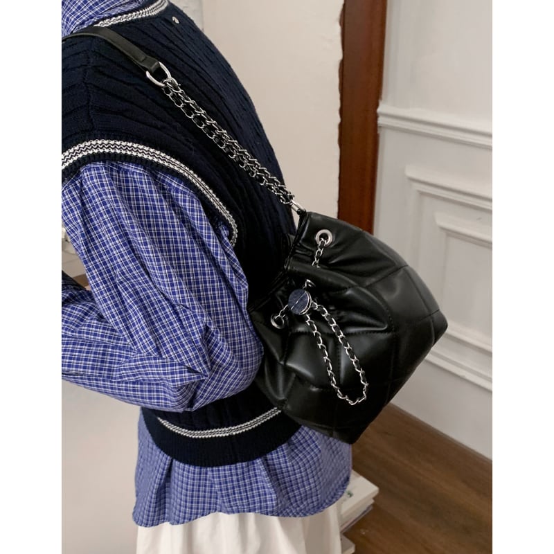 Torba s dijamantnim uzorkom i lančanim kaišem, minimalistička torbica ispod pazuha/ preko ramena, oblik košare, novi model 2026, ženska retro torba, moderna i luksuzna