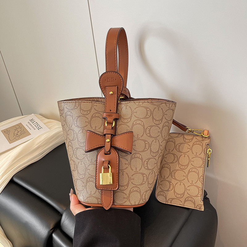 2025 nova stilna bucket torba s vintage monogramom, preko ramena