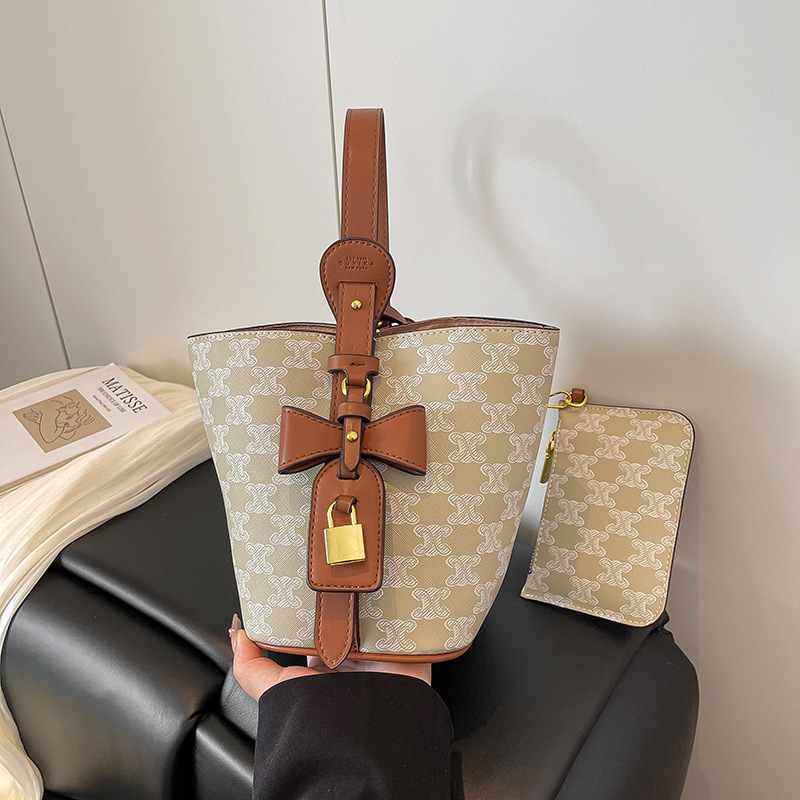 2025 nova stilna bucket torba s vintage monogramom, preko ramena