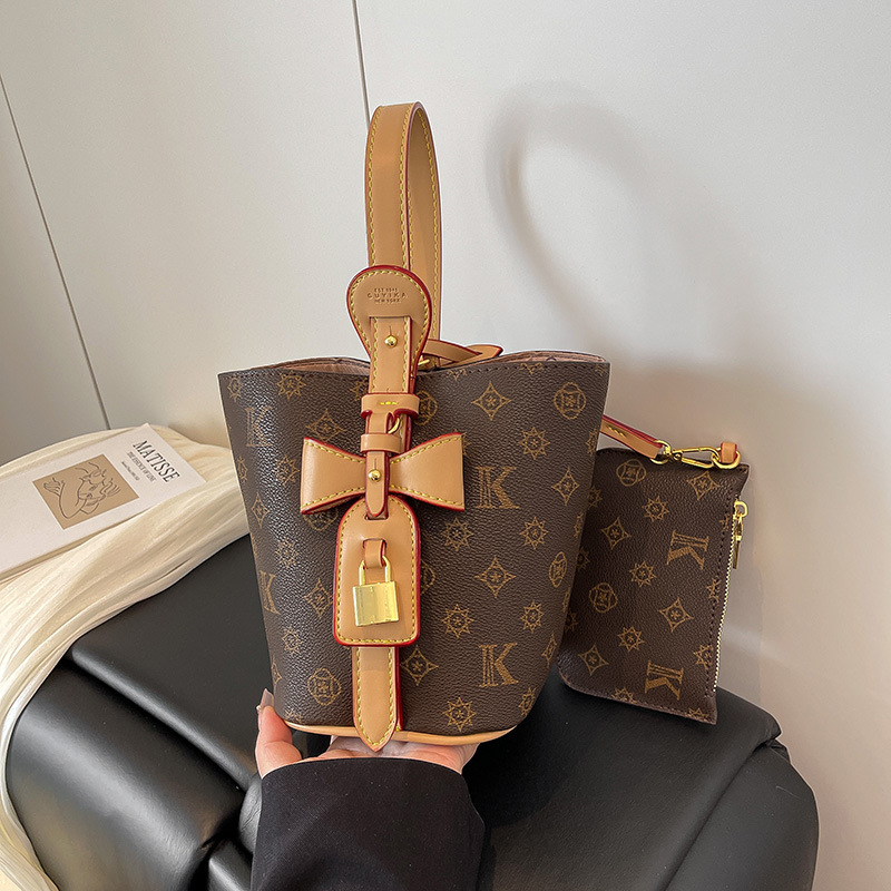 2025 nova stilna bucket torba s vintage monogramom, preko ramena