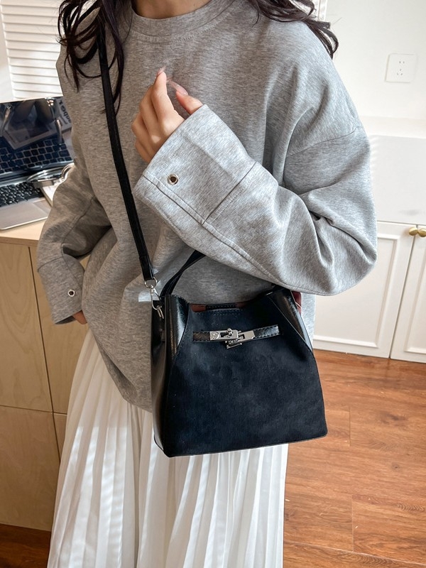 Ženska mat retro bucket torba, model 2026, visokokvalitetna dnevna crossbody torba za rameno