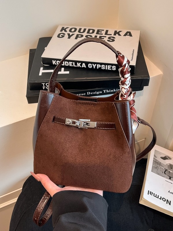 Ženska mat retro bucket torba, model 2026, visokokvalitetna dnevna crossbody torba za rameno