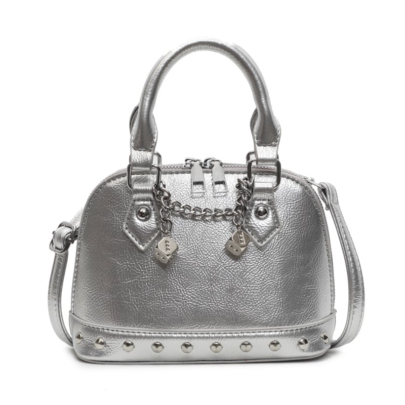 Ženska torbica u obliku školjke s zakovicama šampanj boje, crossbody torba na rame – elegantan dizajn 2025