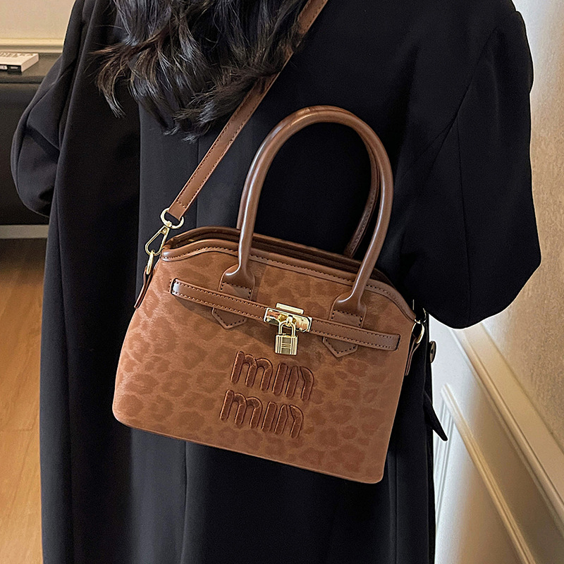 Ženska PU kožna crossbody torbica, profinjen luksuz, lagana, nišski dizajn, oblik školjke, svakodnevna upotreba, jesen-zima