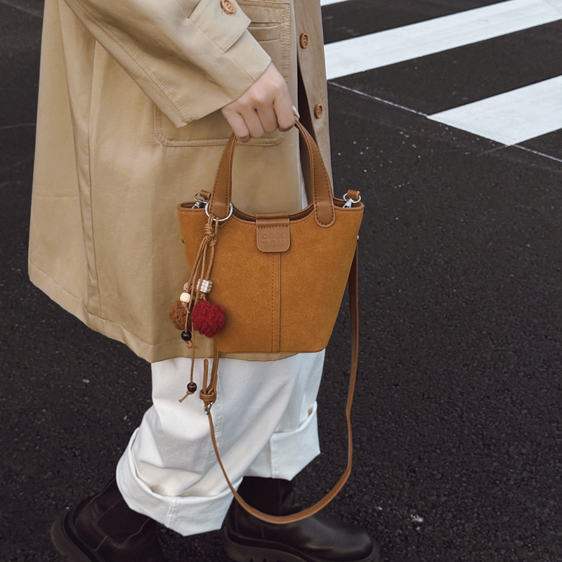 Ženska torba od velura u stilu kante, srednje veličine, za svakodnevnu upotrebu, na rame ili crossbody