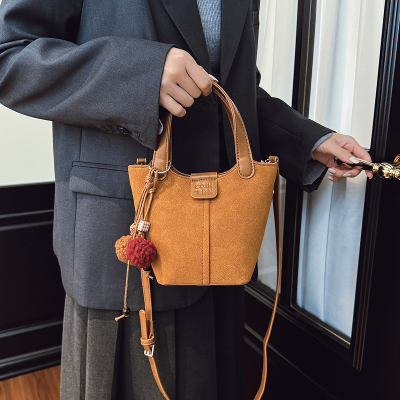 Ženska torba od velura u stilu kante, srednje veličine, za svakodnevnu upotrebu, na rame ili crossbody
