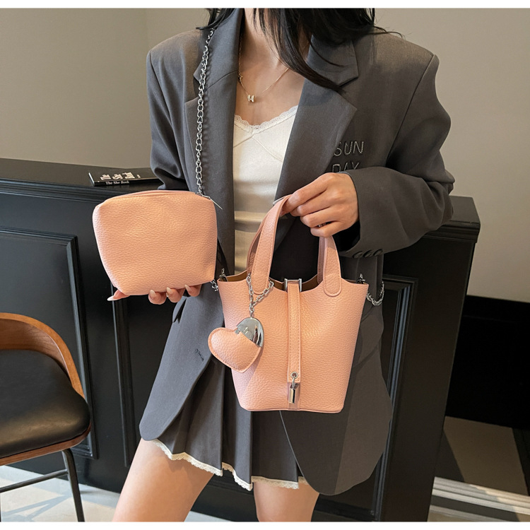 Ženska PU kožna bucket torba, gradski minimalistički stil, srednje veličine, crossbody sa tri remena, poliester podstava, unutarnji džepovi sa zipom, džep za telefon i ID