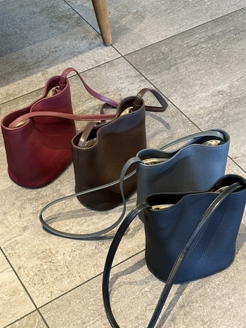 Ženska bucket torba od prave kože, mala, preko ramena, crossbody, lagani luksuz
