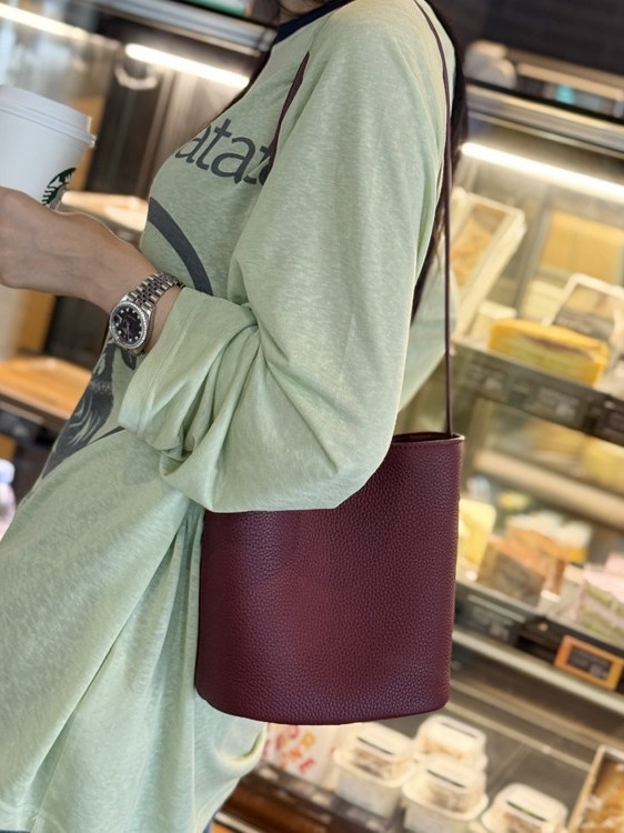 Ženska bucket torba od prave kože, mala, preko ramena, crossbody, lagani luksuz