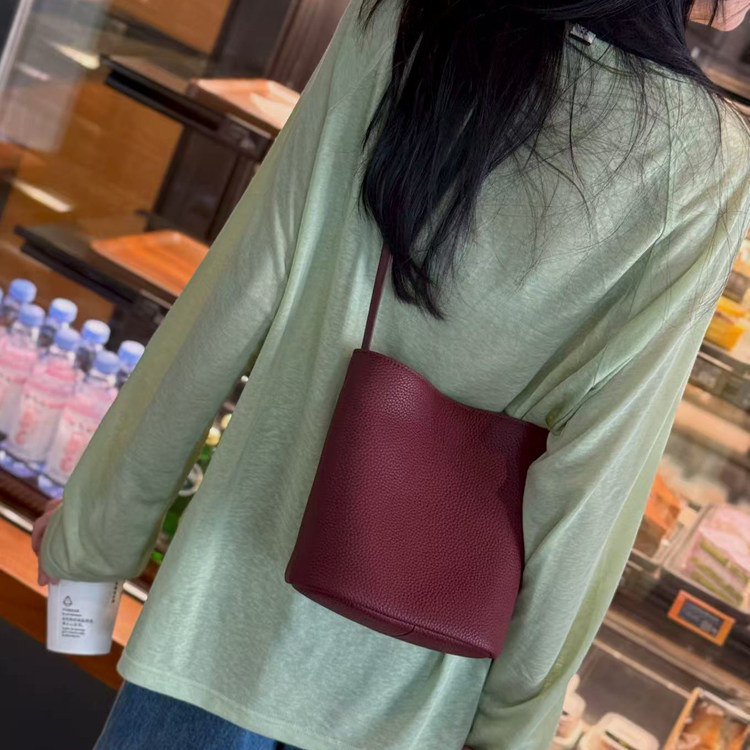 Ženska bucket torba od prave kože, mala, preko ramena, crossbody, lagani luksuz