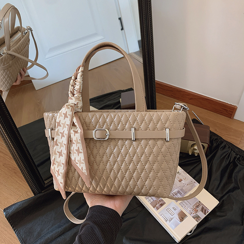 2026 nova nišna torba sa svilnim šalom, jednostavna retro tkana crossbody torba, lagan luksuzni stil ženske torbe preko ramena
