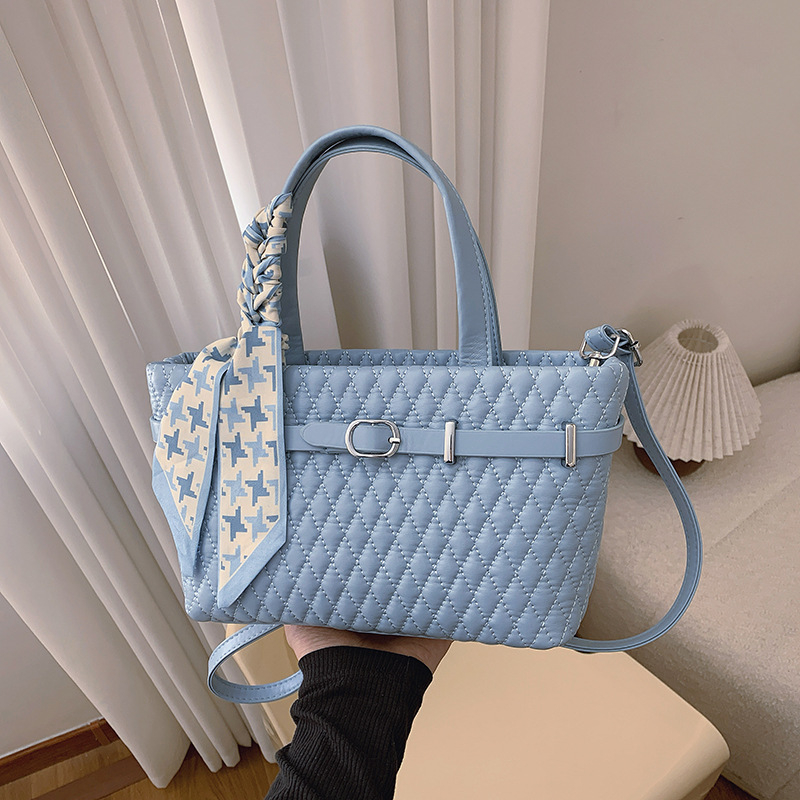 2026 nova nišna torba sa svilnim šalom, jednostavna retro tkana crossbody torba, lagan luksuzni stil ženske torbe preko ramena