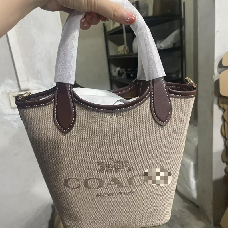 Hanna bucket torba od prave kože s klasičnim monogramom