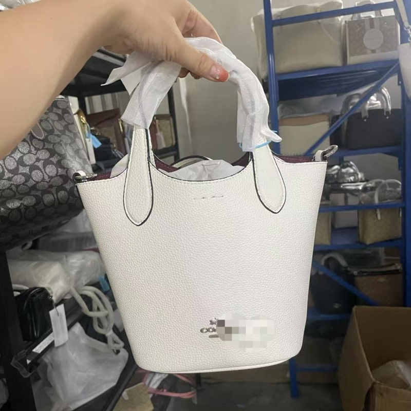 Hanna bucket torba od prave kože s klasičnim monogramom