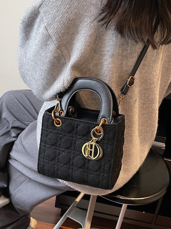 Niche dizajnerska ženska mini torbica s prešivanim uzorkom, preko ramena/crossbody, inspirirana Dianom