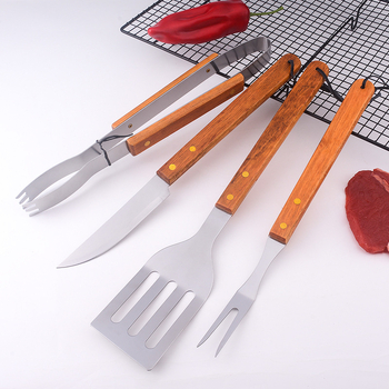 Set exterior din 4 instrumente BBQ cu mâner din lemn și oțel inoxidabil — cuțit, clipsă, furculiță, spatulă
