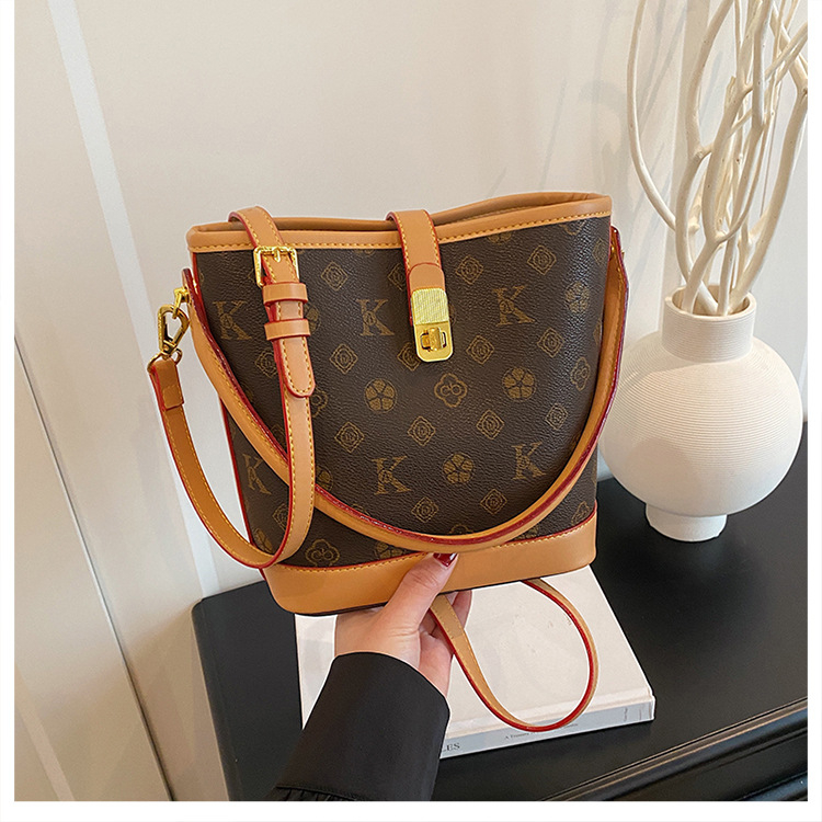 Ženska torba tip košara s velikim kapacitetom, proljeće 2026, vintage stil, lagani luksuz, crossbody/torba preko ramena