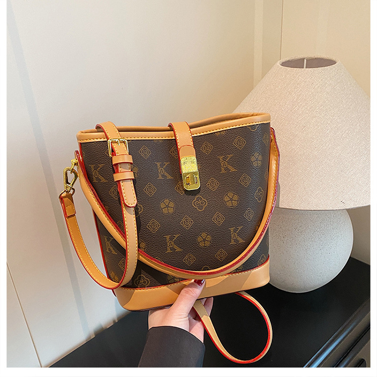 Ženska torba tip košara s velikim kapacitetom, proljeće 2026, vintage stil, lagani luksuz, crossbody/torba preko ramena