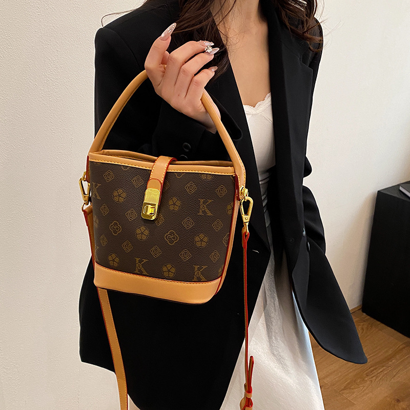 Ženska torba tip košara s velikim kapacitetom, proljeće 2026, vintage stil, lagani luksuz, crossbody/torba preko ramena