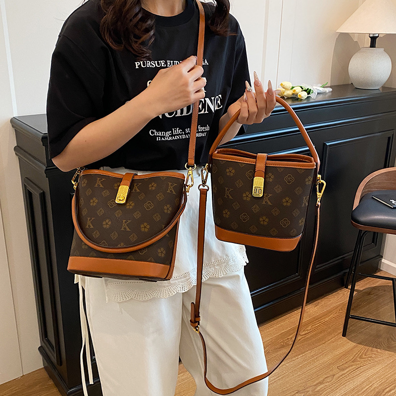 Ženska torba tip košara s velikim kapacitetom, proljeće 2026, vintage stil, lagani luksuz, crossbody/torba preko ramena