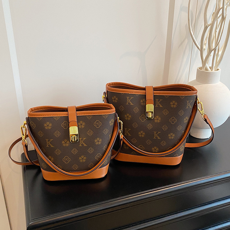 Ženska torba tip košara s velikim kapacitetom, proljeće 2026, vintage stil, lagani luksuz, crossbody/torba preko ramena