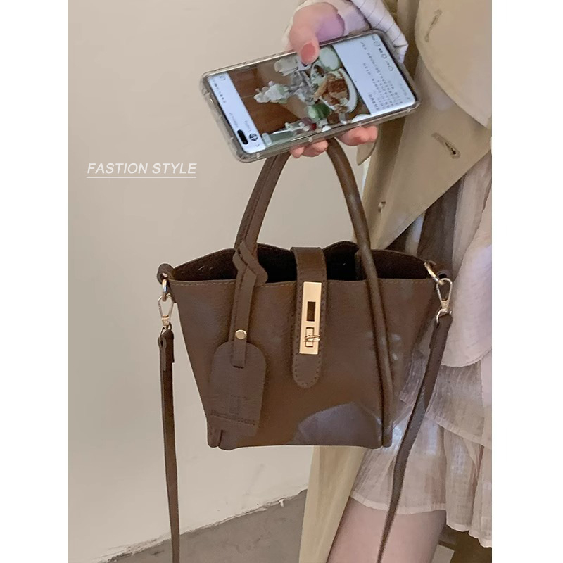 Ženska torbica u francuskom retro stilu, mala PU torbica oblik košare, na rame ili crossbody, jesen 2023