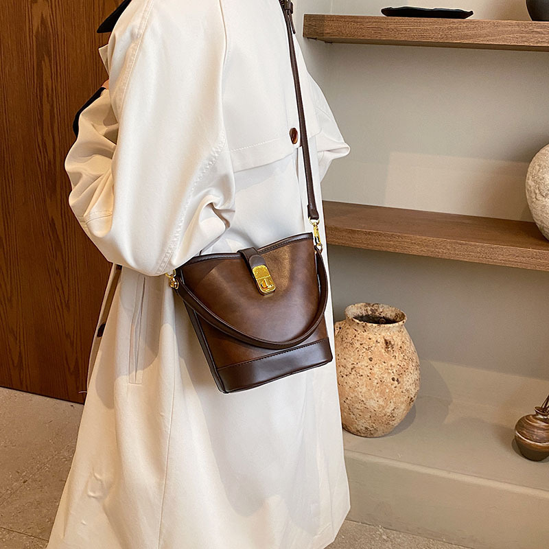 Ženska bucket torba, retro minimalistički stil, crossbody torba za svakodnevnu upotrebu, proljeće 2026