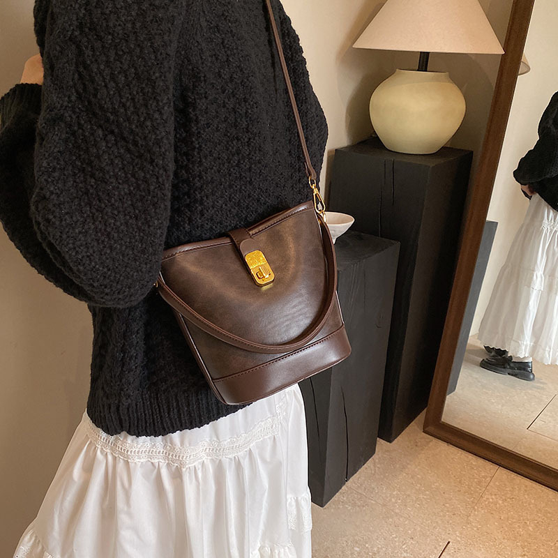 Ženska bucket torba, retro minimalistički stil, crossbody torba za svakodnevnu upotrebu, proljeće 2026