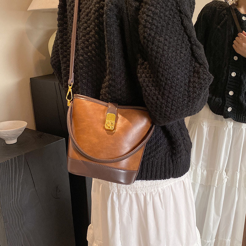 Ženska bucket torba, retro minimalistički stil, crossbody torba za svakodnevnu upotrebu, proljeće 2026