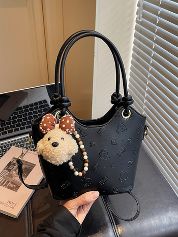 Proljeće 2026: crossbody torba tip košara, mala dnevna torba, modni stil inspiriran Korejom
