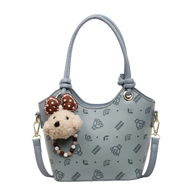 Proljeće 2026: crossbody torba tip košara, mala dnevna torba, modni stil inspiriran Korejom