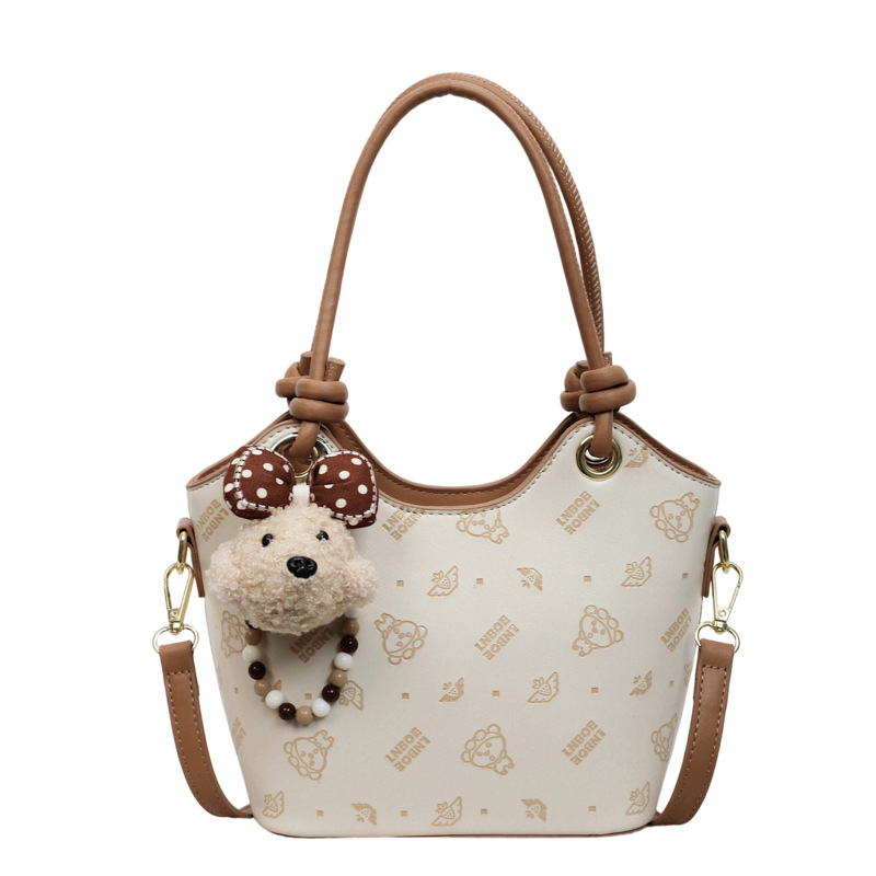 Proljeće 2026: crossbody torba tip košara, mala dnevna torba, modni stil inspiriran Korejom