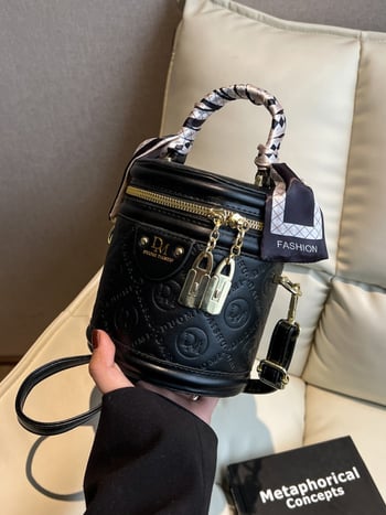 Stylna teksturirana mala ženska torbica s detaljem svilene marame, jesen 2024, bucket torba s ručkom i crossbody naramenicom